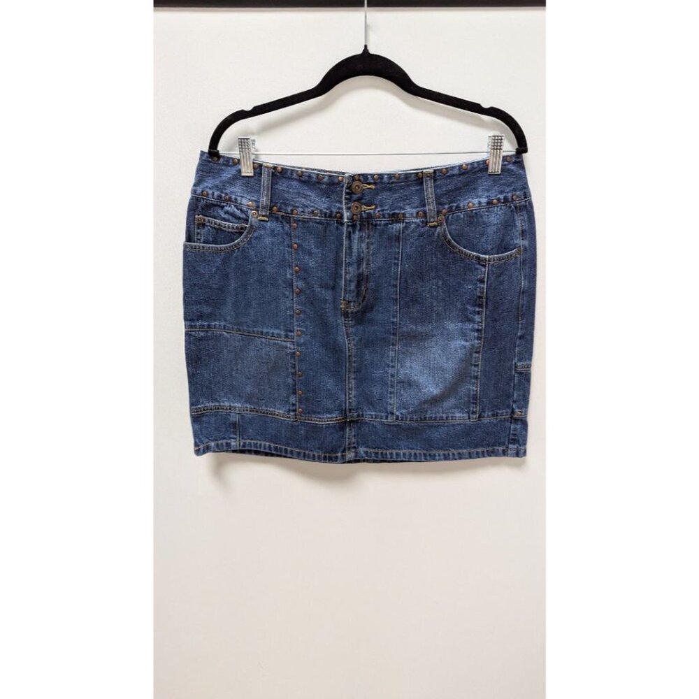 Venezia Jeans Clothing Co. Dark Wash Rivet Denim Skirt